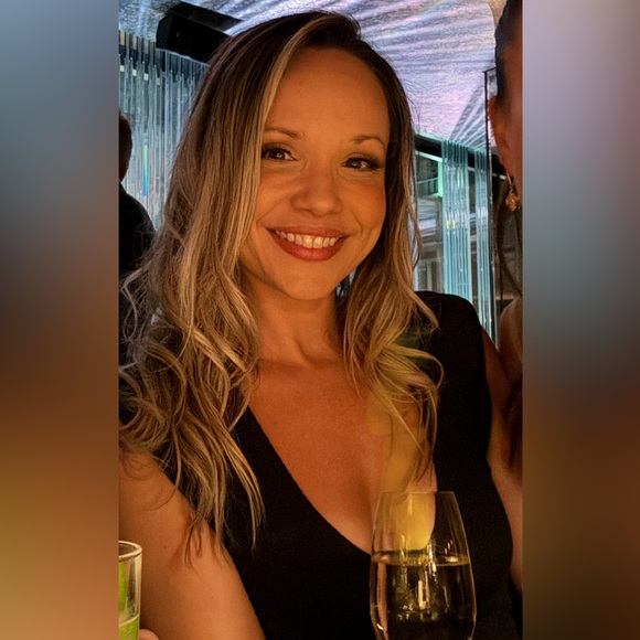 Meet your Posher, Pascale - Picture 1 of 1